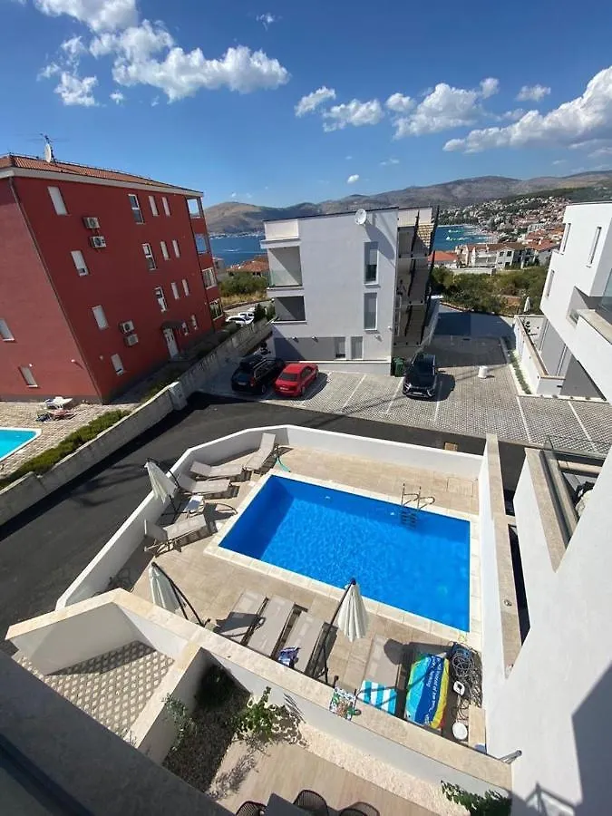 Apartment Diva With Heated Pool Trogir