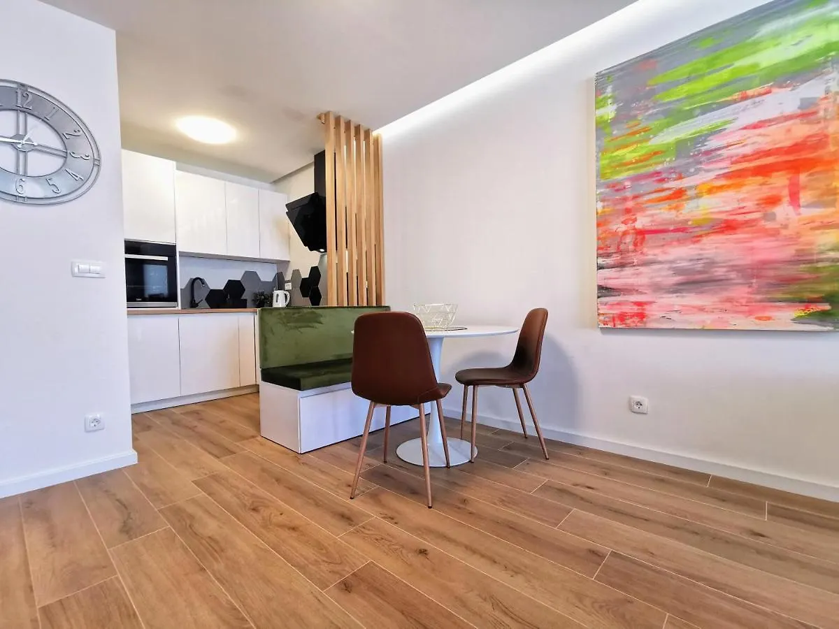 Apartment Diva With Heated Pool Trogir 0*,