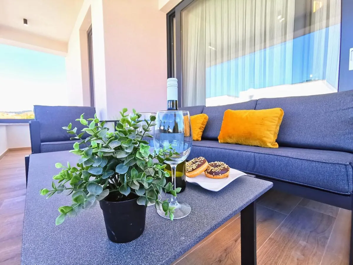 Apartment Diva With Heated Pool Trogir