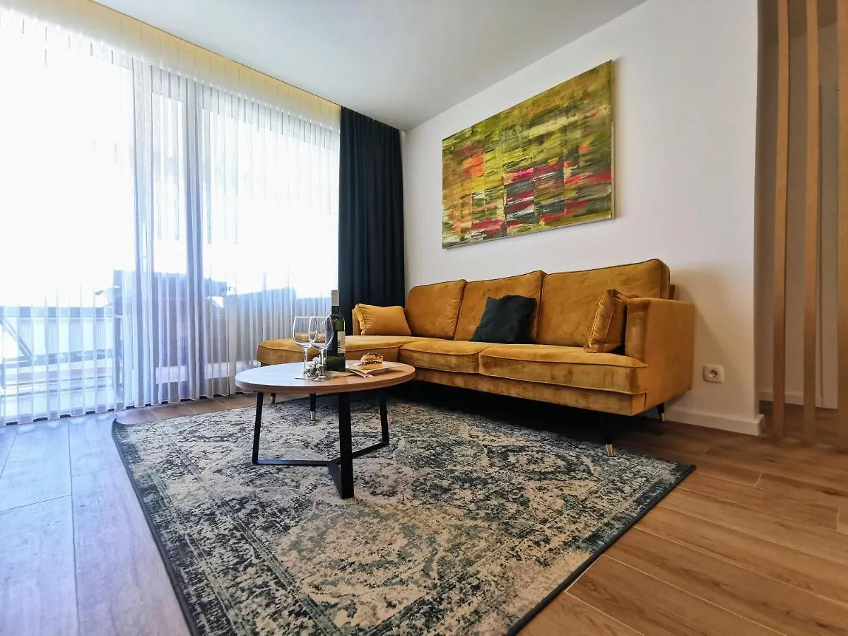 Apartment Diva With Heated Pool Trogir