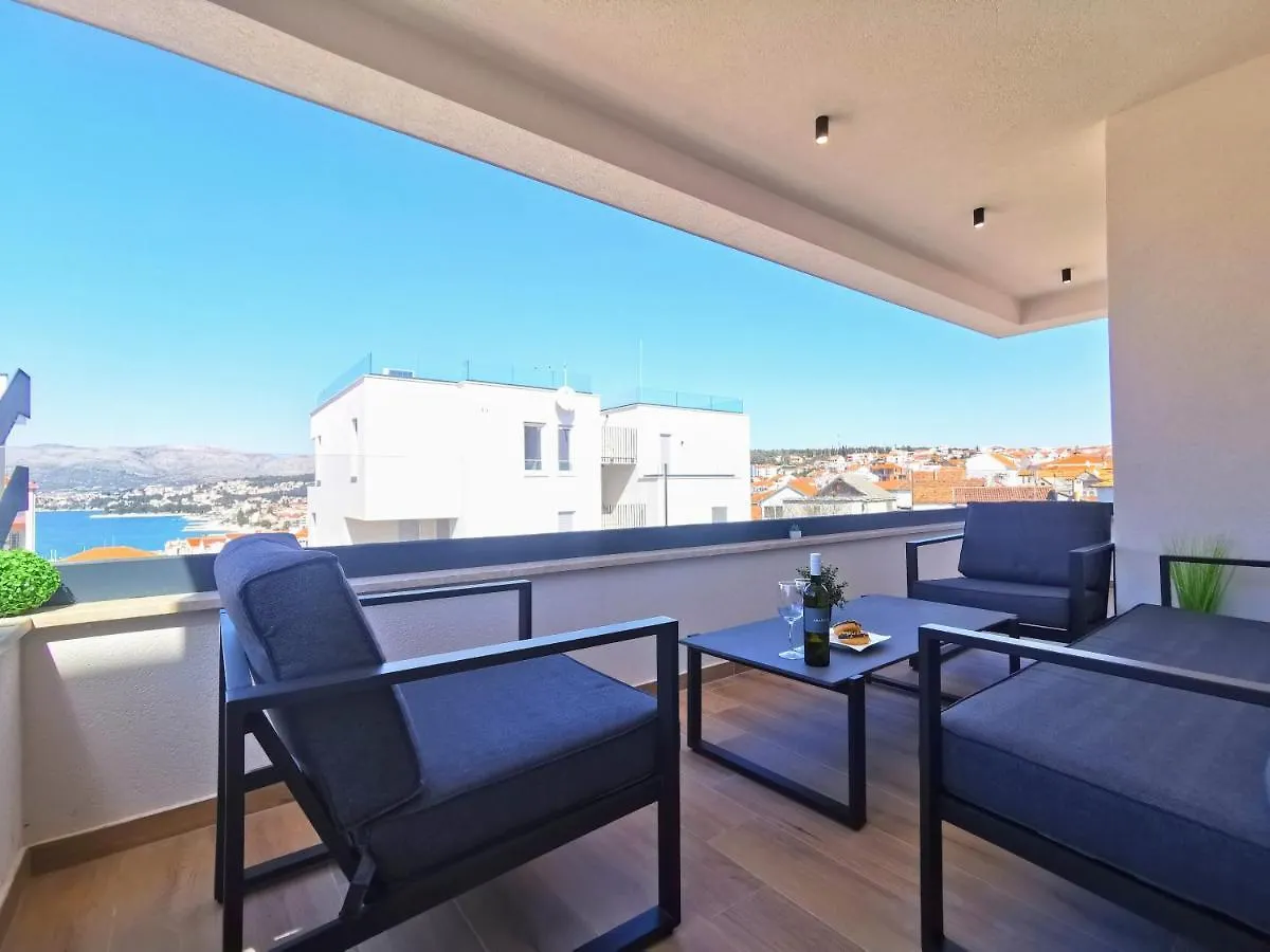 Apartment Diva With Heated Pool Trogir Kroatien