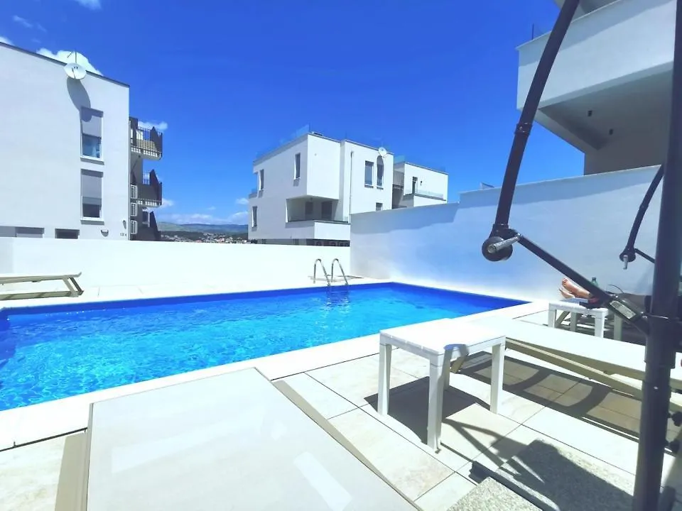 Apartment Diva With Heated Pool Trogir 0*,  Kroatien
