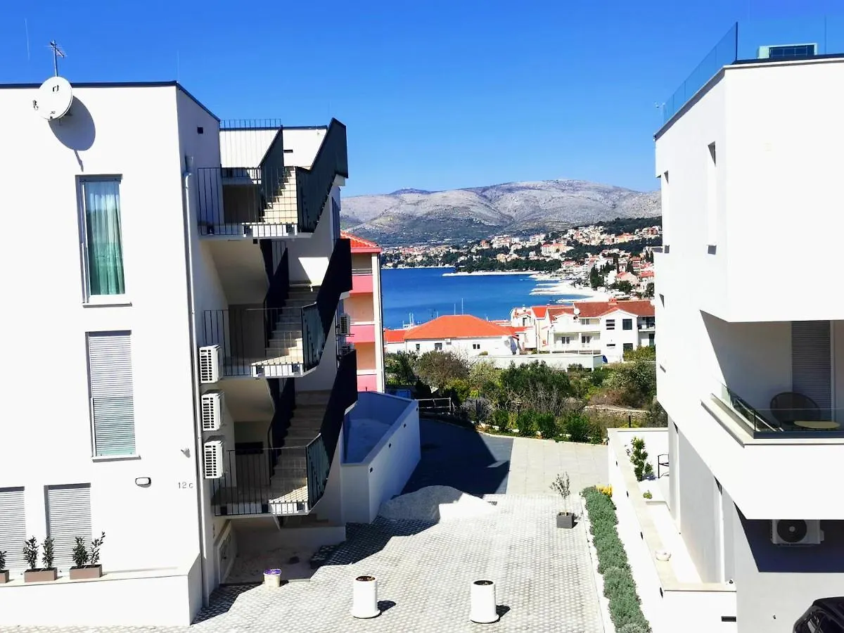 Apartment Diva With Heated Pool Trogir