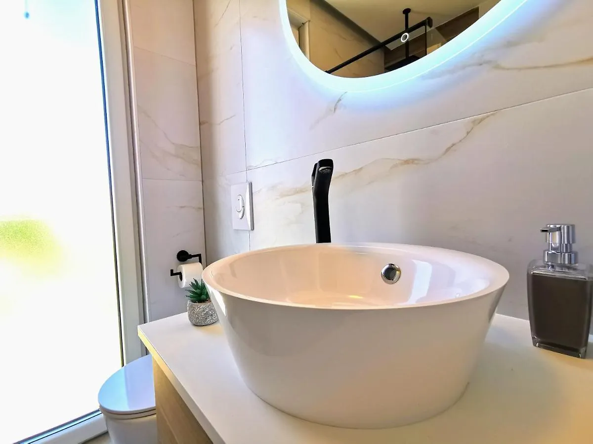 Apartment Diva With Heated Pool Trogir 0*,