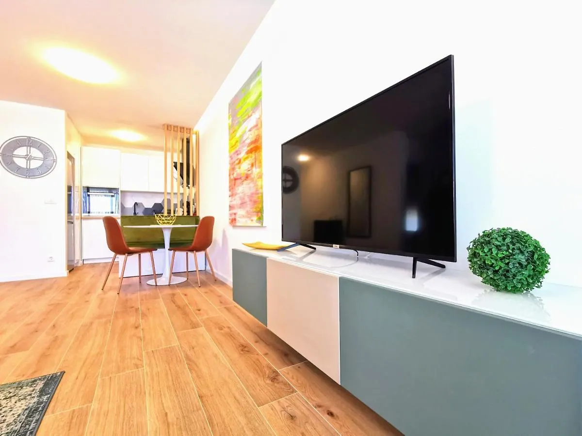 Apartment Diva With Heated Pool Trogir