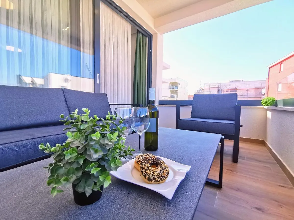 Apartment Diva With Heated Pool Trogir